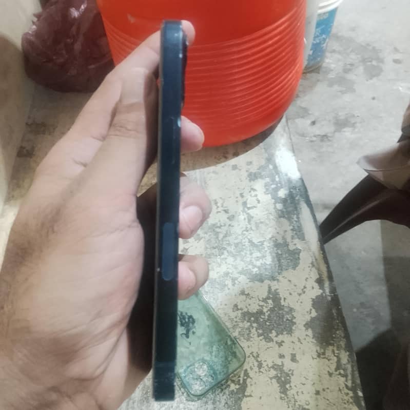 Apple iPhone 13 4