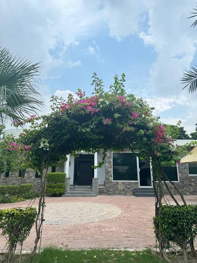 BEAUTIFUL 8 KANAL FARMHOUSE FOR SALE