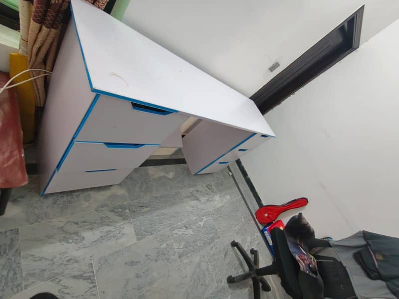 Computer Table 3