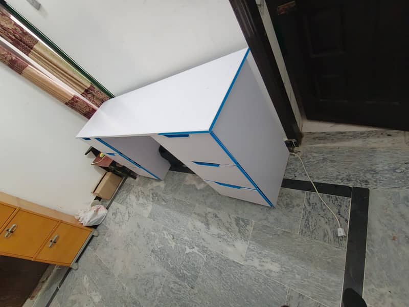 Computer Table 4
