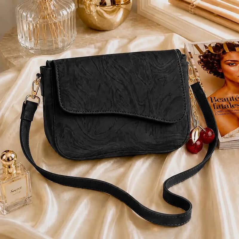 Material: Leather 3