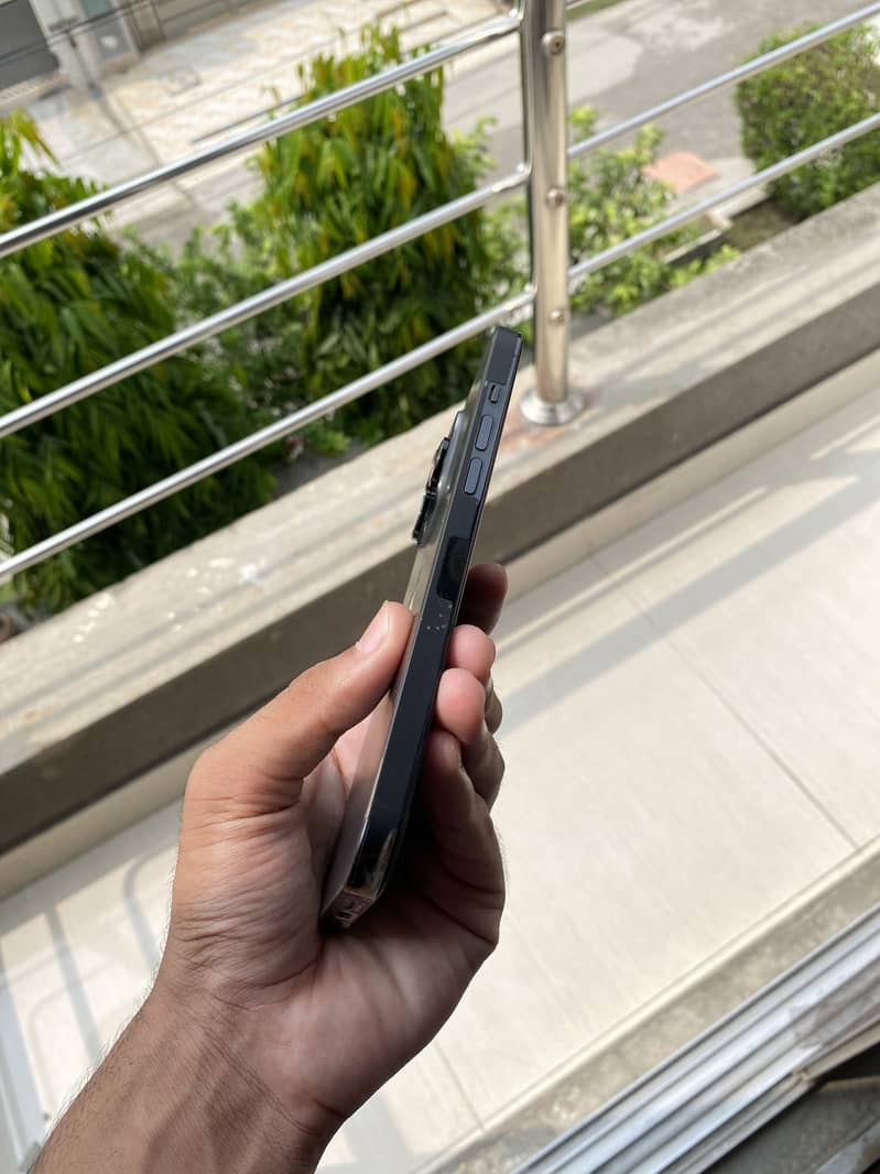 Apple iPhone 14 Pro Max 2