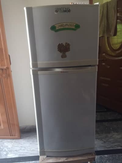 Dawlance fridge medium size