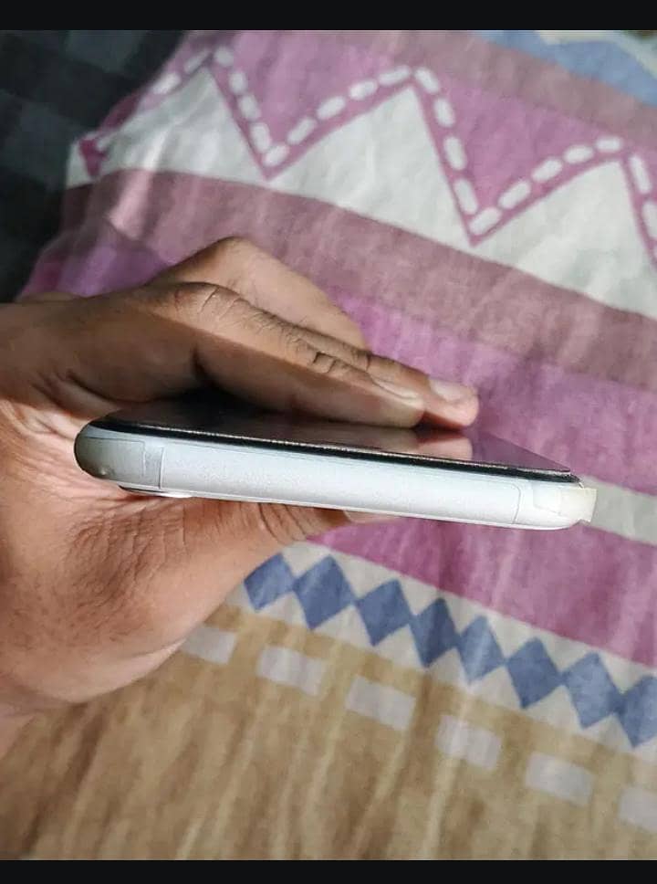 Apple iPhone 11 3