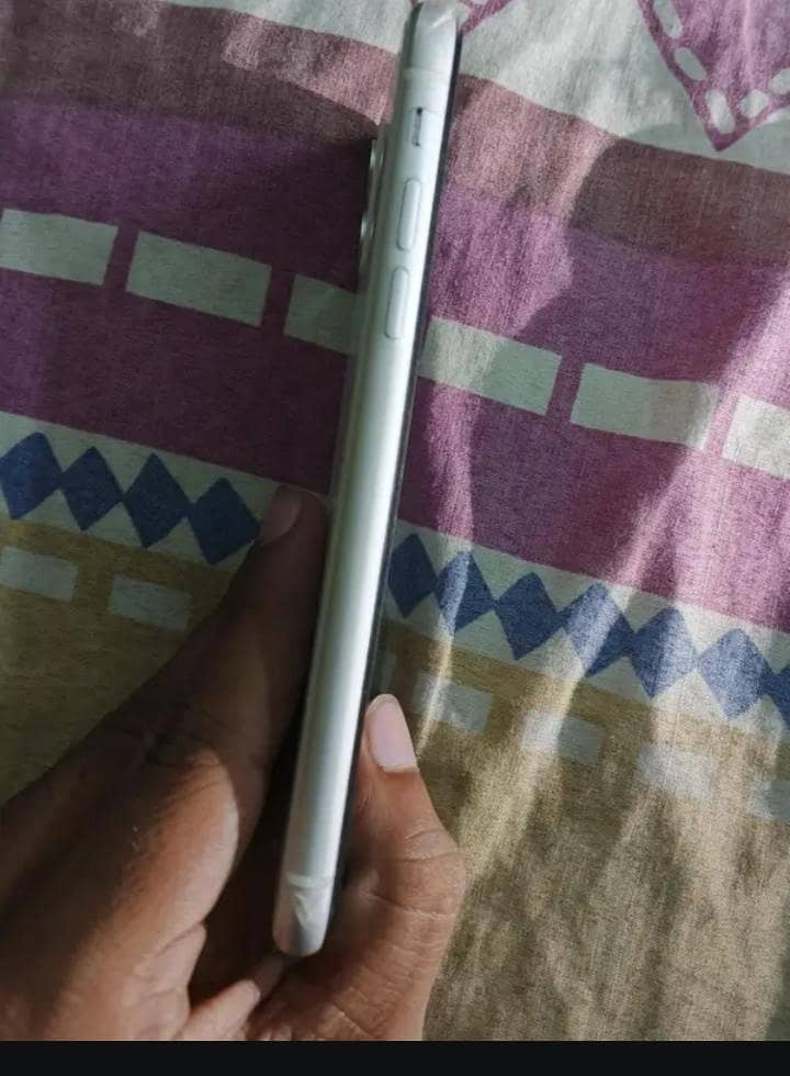 Apple iPhone 11 6