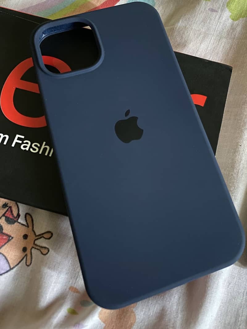 Apple iPhone 13 8