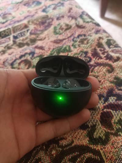 bilkul new airbuds ha 13/ days use normal use Howa bs