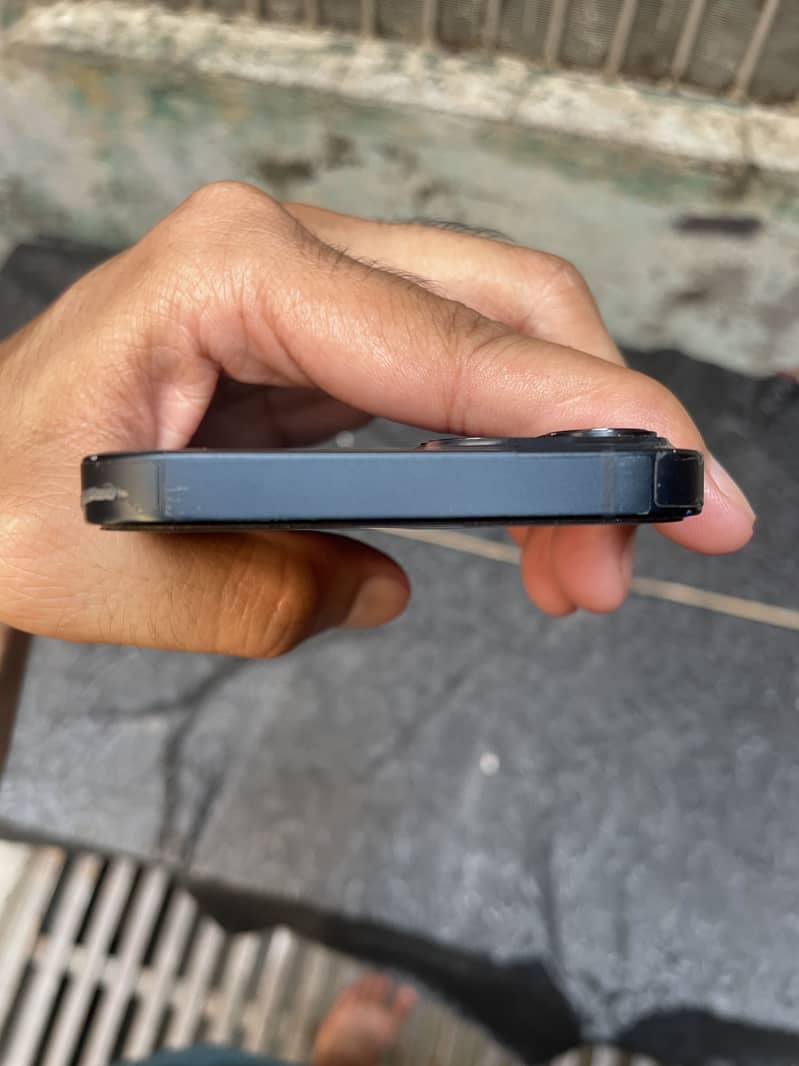 Apple iPhone 13 3