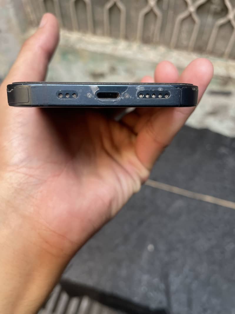 Apple iPhone 13 4