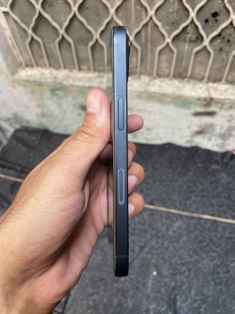Apple iPhone 13 5
