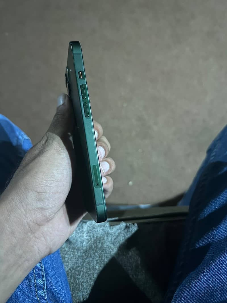 Apple iPhone 13 1