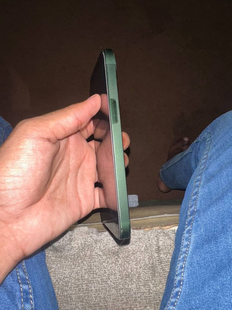 Apple iPhone 13 2