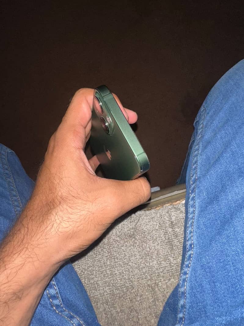 Apple iPhone 13 4