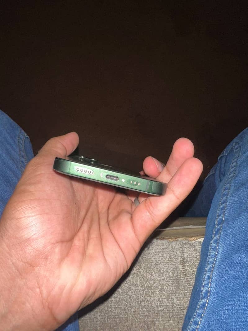 Apple iPhone 13 5
