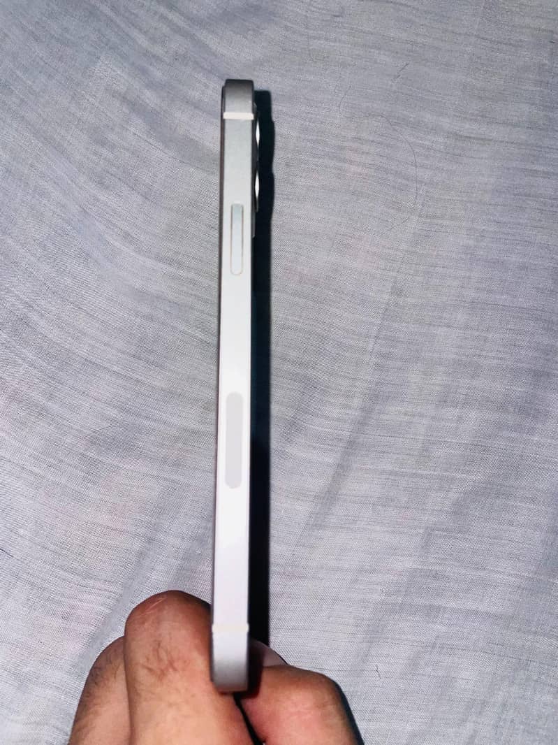 Apple iPhone 12 4