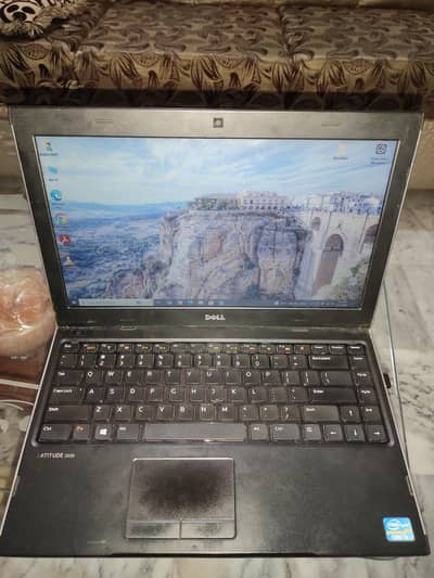 Dell lattitude 3330 8 gb ram and 128 gb ssd