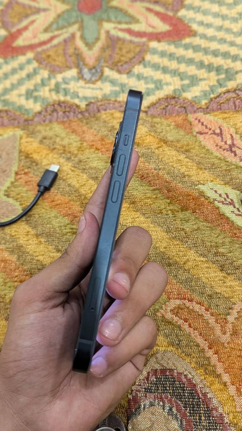 Apple iPhone 13 1