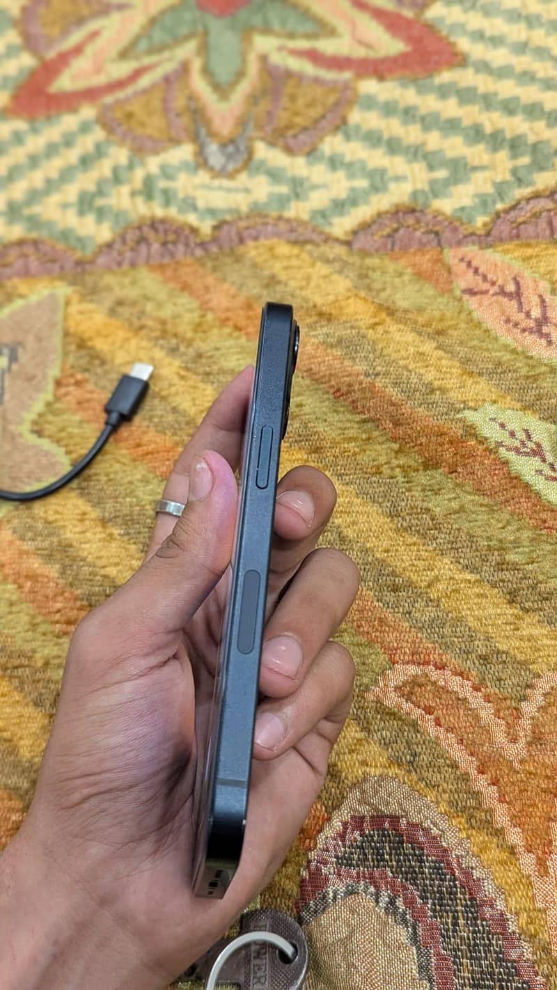 Apple iPhone 13 2