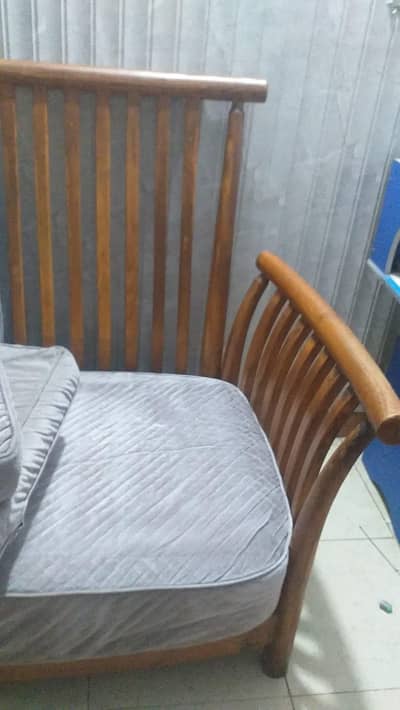 sale sofa urgent gher shifting ki wjah sa