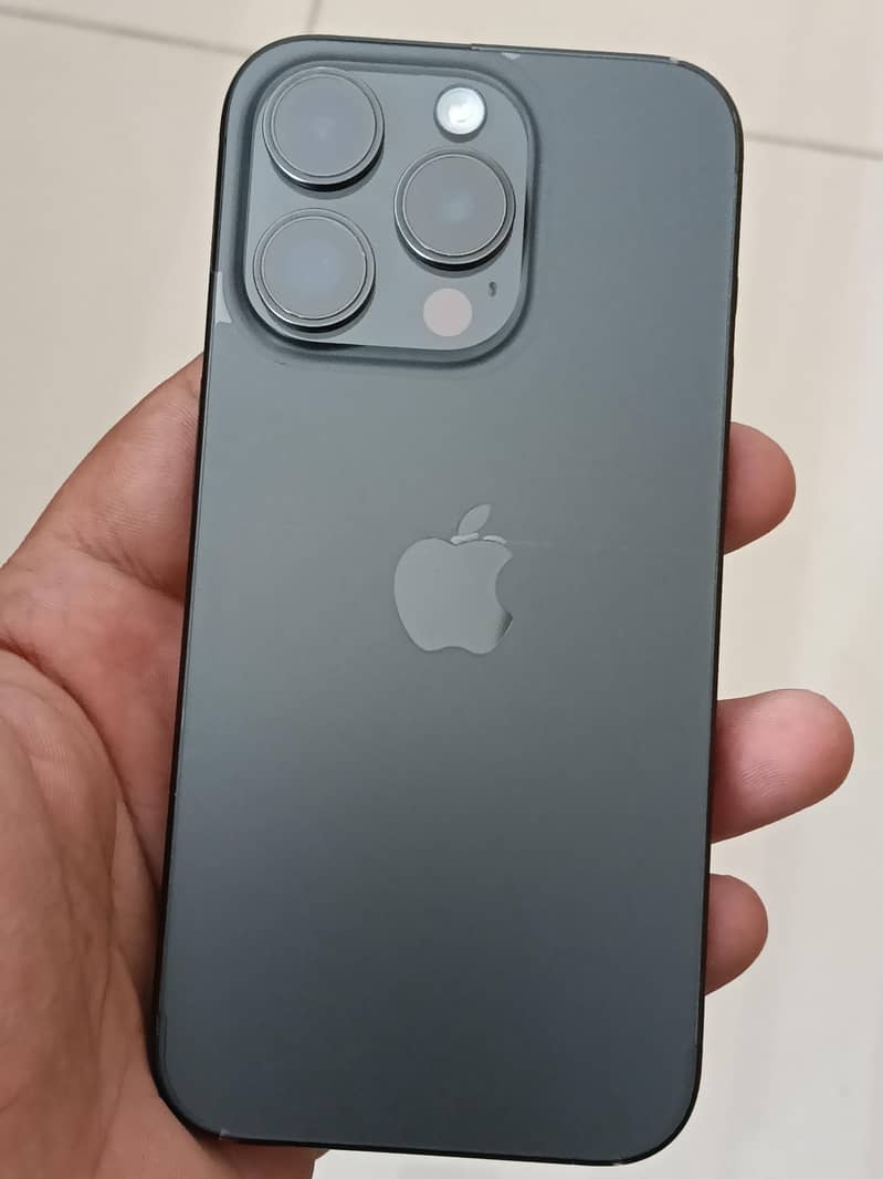 Apple iPhone 15 Pro 2