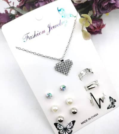 Beautiful and simple jewelry for girls