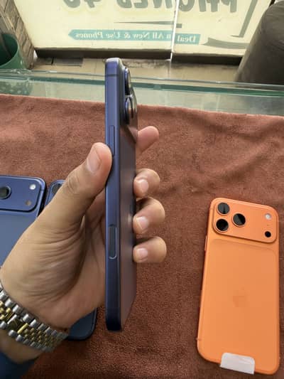 Apple iPhone 17 Pro Max physical sim just box open