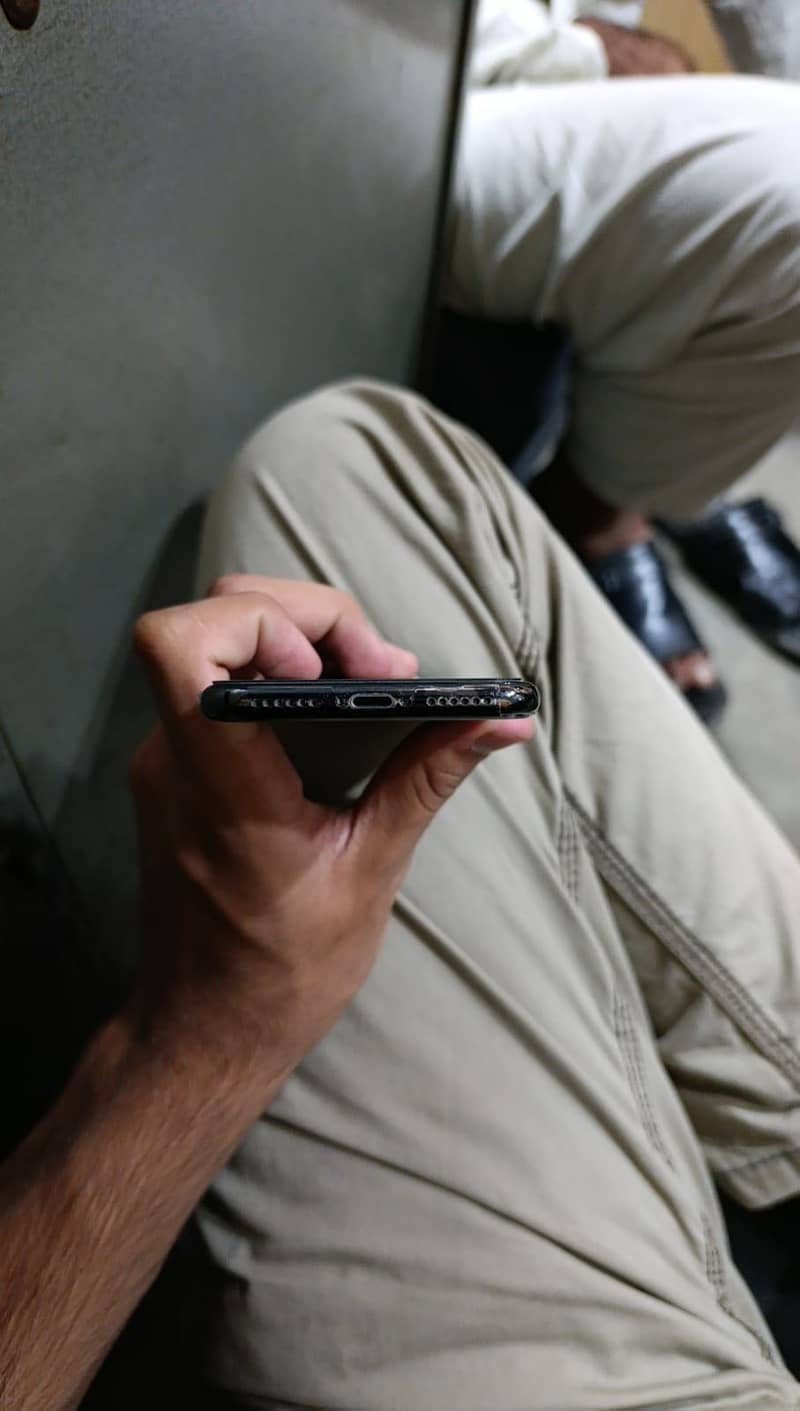 Apple iPhone X 5