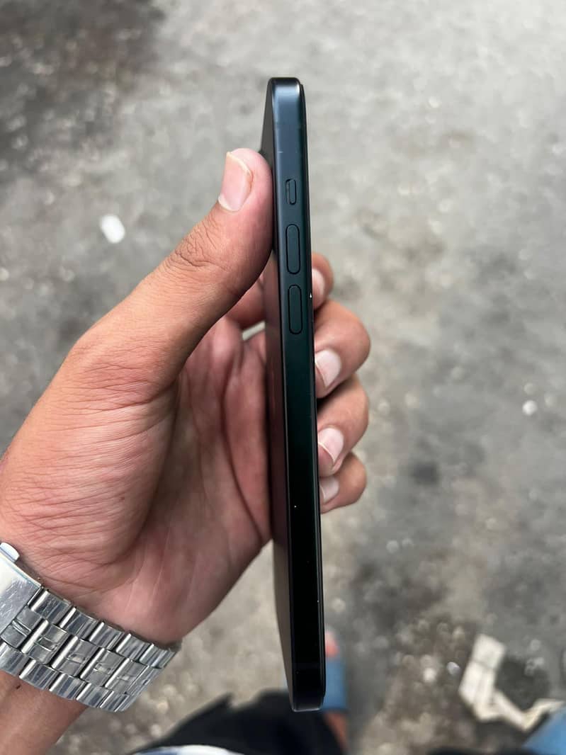 Apple iPhone 15 plus 3