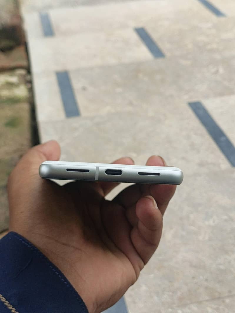 Google Pixel 7 4
