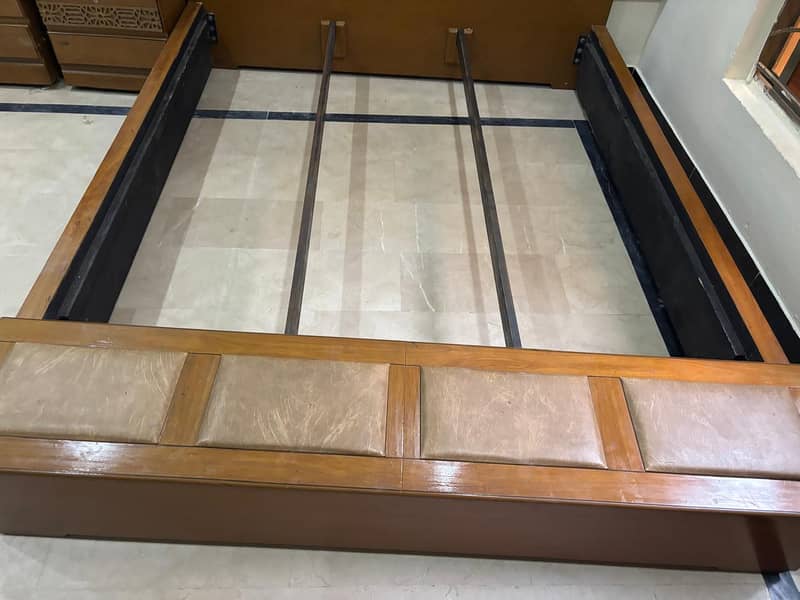bed and dressing table 3