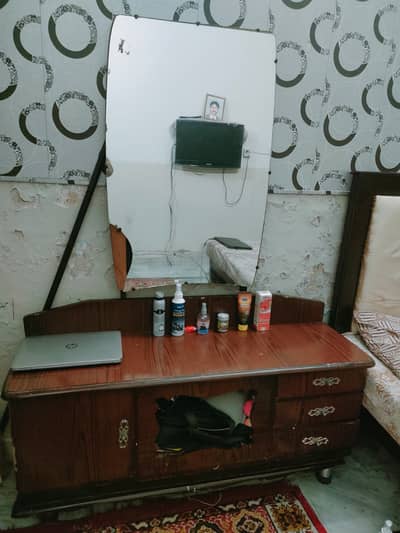 Dressing Table for sale in good condition