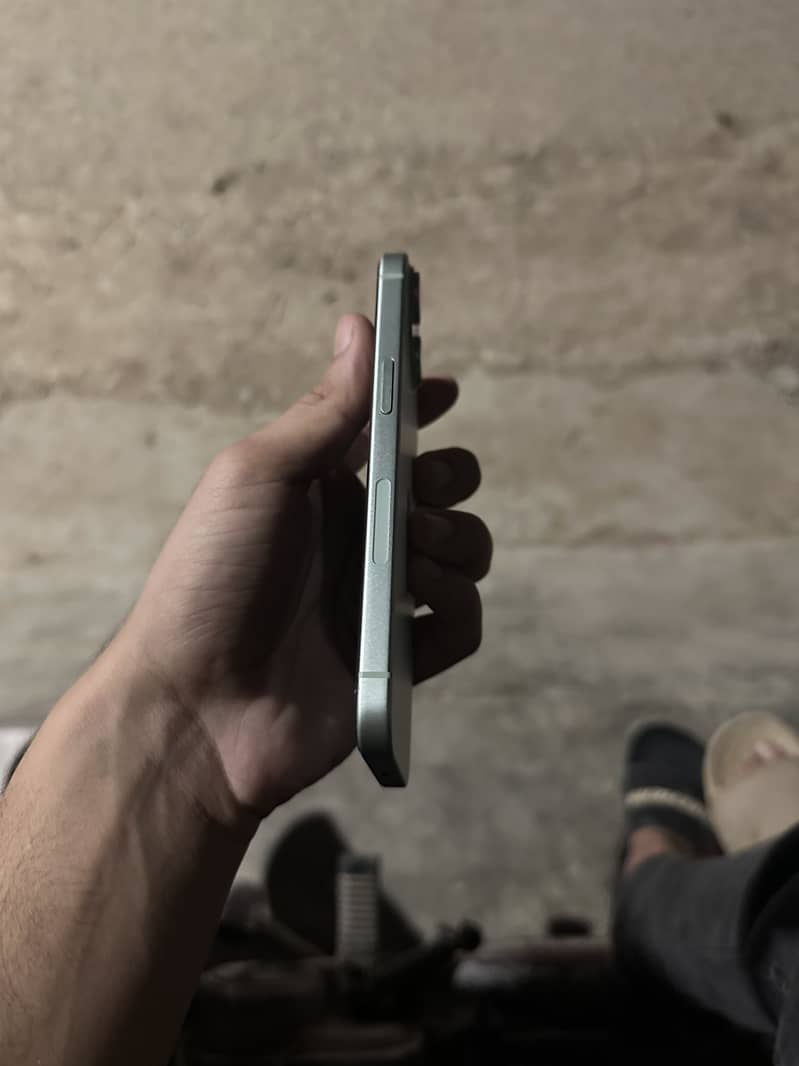 Apple iPhone 15 3