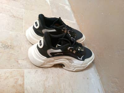Shoes bilkul Ok han new hain 38 size