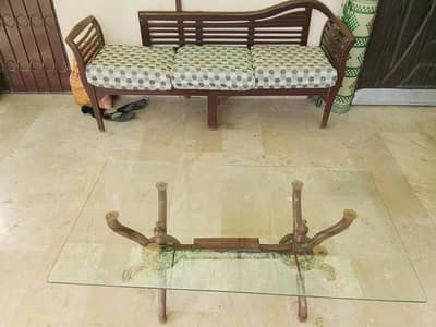 5 seater Sofa set and table for sale good condition