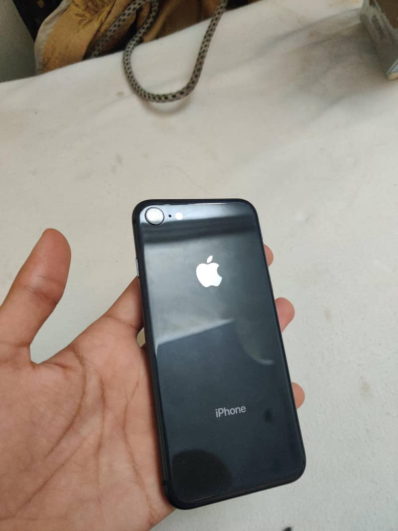Apple iPhone 8 1