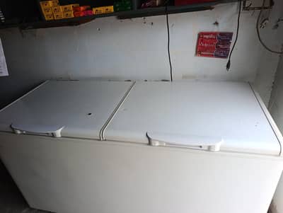 double door freezer 10 by 10 condition achi halat ma hai