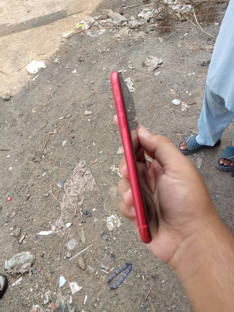 Apple iPhone 11 4