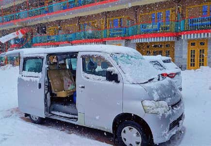 8 Seater Toyota LiteAce+7 Seater Honda BRV