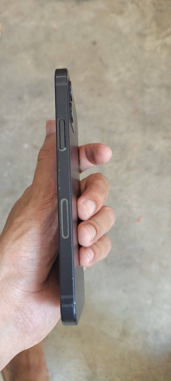 Apple iPhone 12 1