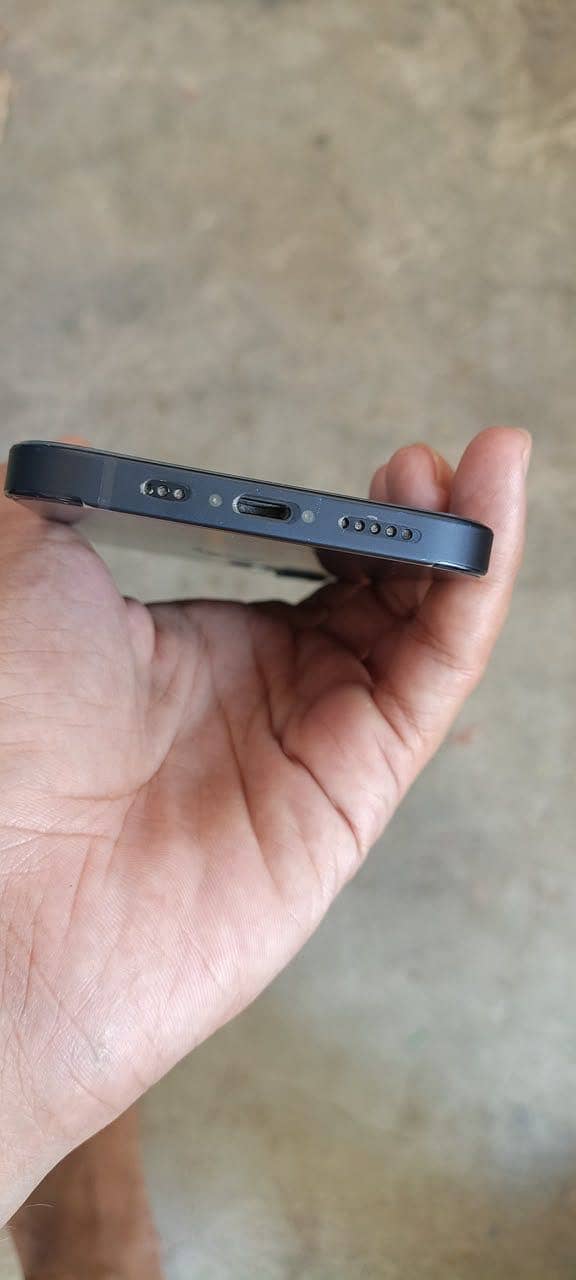 Apple iPhone 12 3