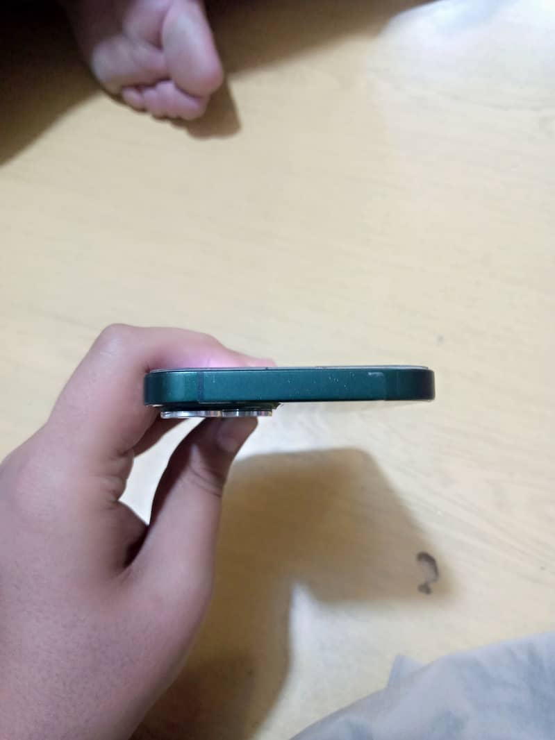 Apple iPhone 13 4