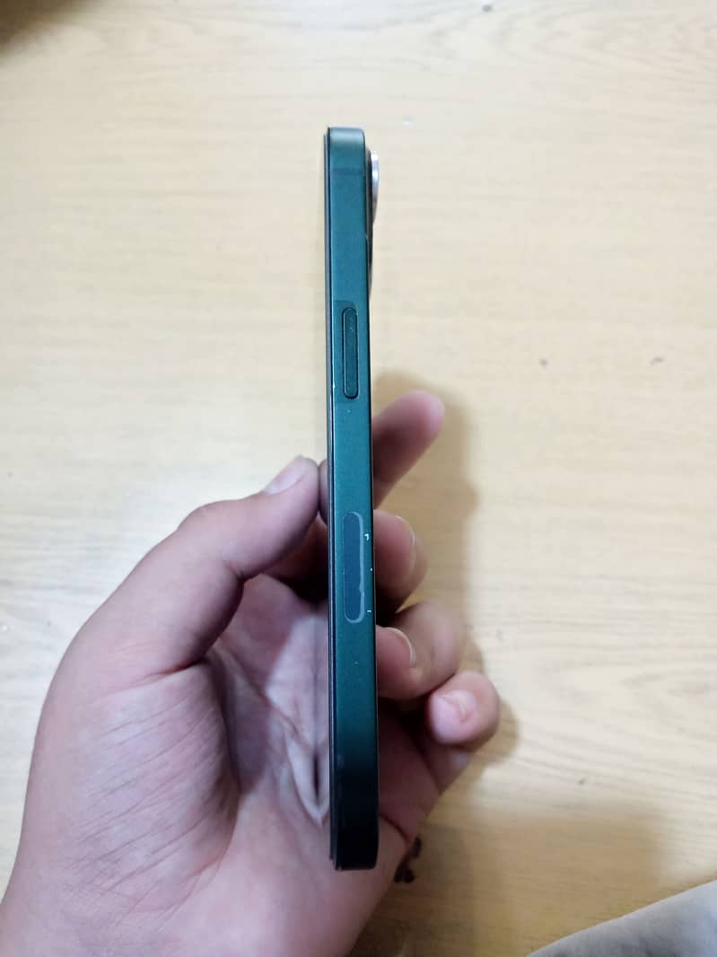 Apple iPhone 13 5