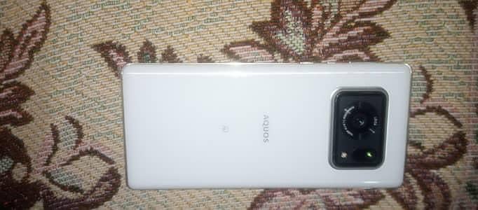 AQOUS R6 GAMING PHONE 10/10