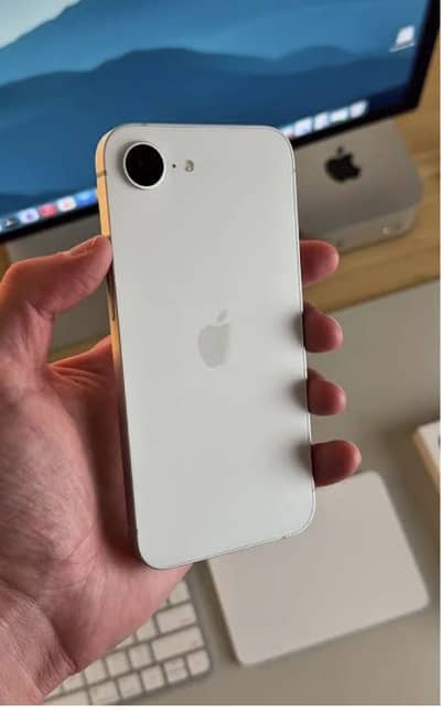 Apple iPhone 16e