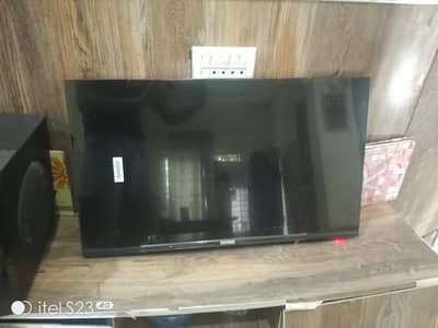 Champion 32" Smart LED TV / Android TV - 2 Months Used Only