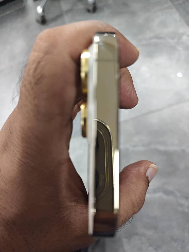 Apple iPhone 13 Pro 2