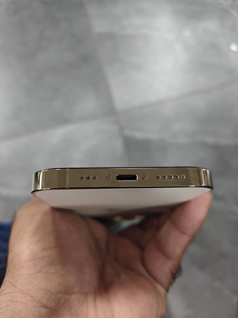 Apple iPhone 13 Pro 4