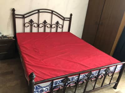 Bed set with two door almirah