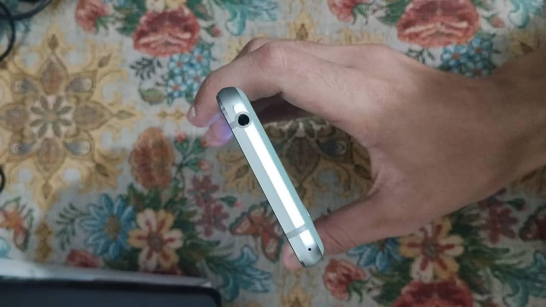 Sharp Aquos R2 compact 2