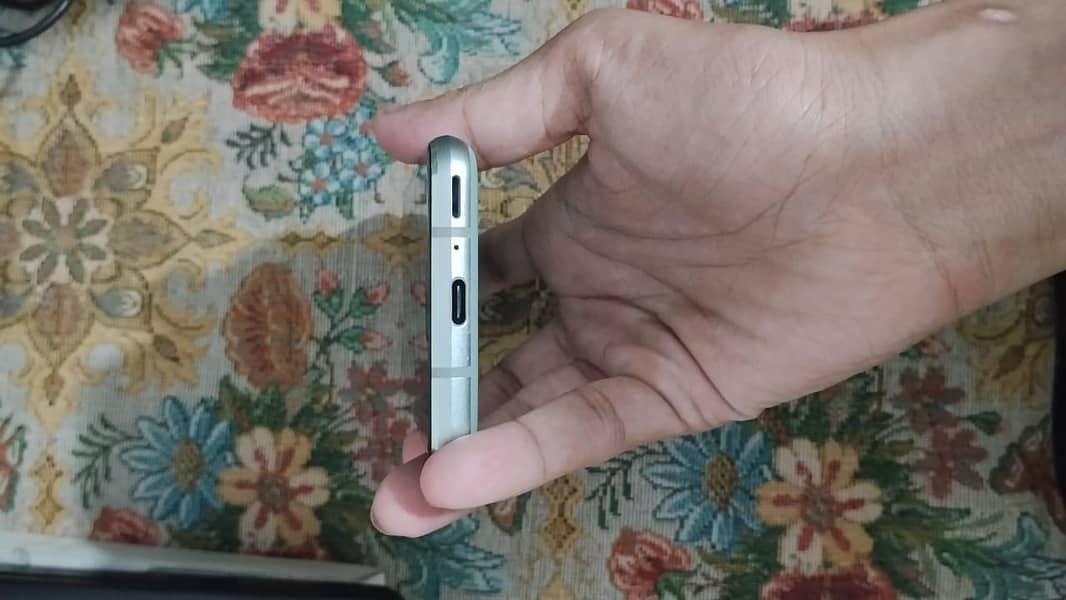 Sharp Aquos R2 compact 3